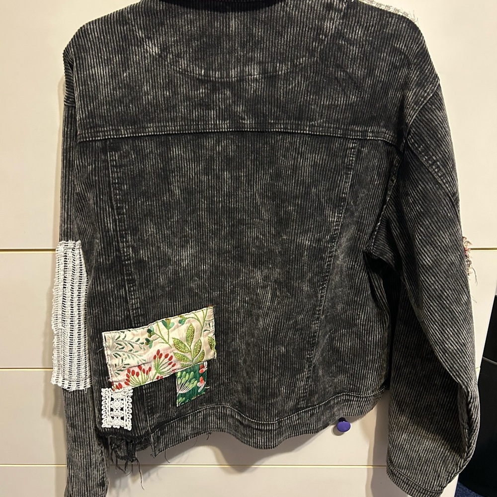 POL Elegant Black  Jacket with lace and print appliqués.   Size L - Picture 5 of 5